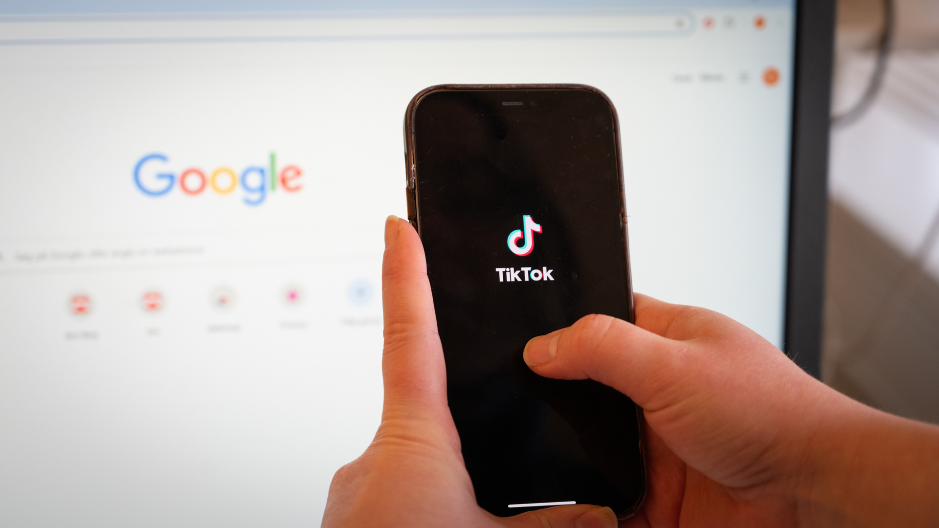 Billede af TikTok til blogindlæg om SoMe-tendenser i 2025