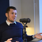 Helle Bro i samtale med Christian Qvick om at lede mennesker – ikke generationer – i en episode af bro fm.
